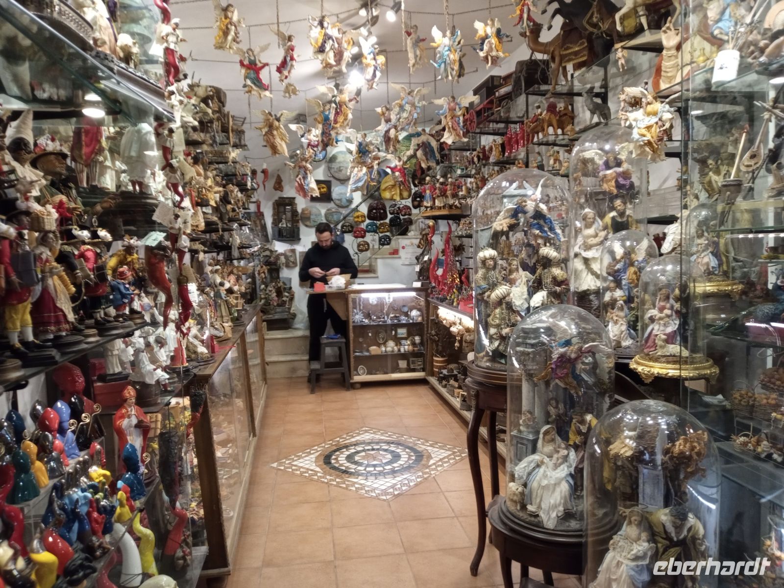 Krippenfiguren in allen Stilrichtungen zum Verkauf