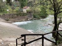 Wehr für den Calore-Fluss