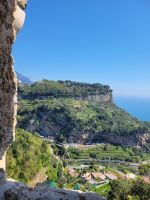 Blick von der Basilica di S. Eustachio auf Villa Cimbrone, St. Wanderung von Ravello nach Pontone/Amalfiküste/Italien