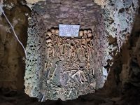 Santa Maria Nel Bosco. Die Gebeine von Brunos Gefährten