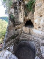 Zungri. Pizzaofen in den Grotten