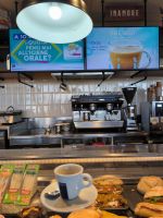 Ein letzter Espresso am Flughafen