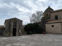 Gerace. Zwei Kirchen