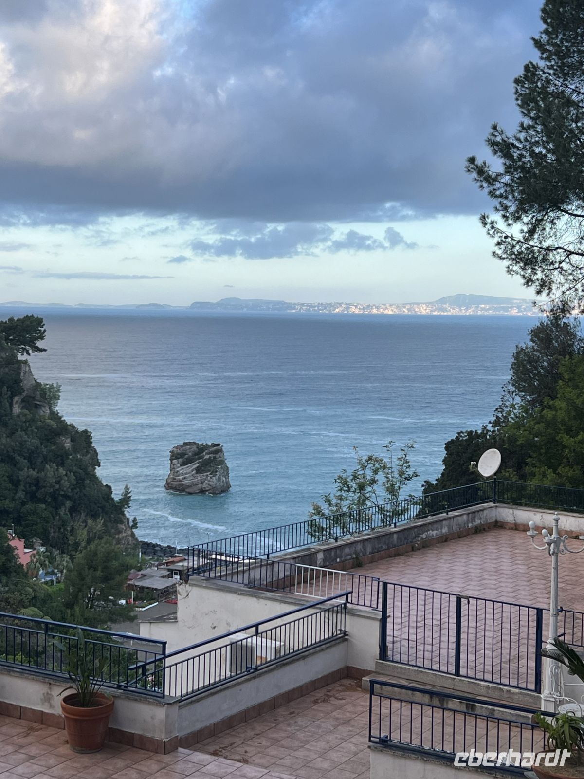 Blick vom Hotel Oriente Vico Equence auf das Meer