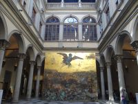 Der Innenhof von Palazzo Strozzi, unten Platz für die Waren, im ersten Stock die Wohnungen und im oberen Stockwerk war die Küche, um Brandgefahr vorzubeugen.