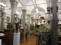 Einer von vielen Antiquitätenläden in Florenz