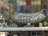 Die Ponte Vecchio war Sitz der Silberschmiede, nachdem die Metzger weichen mussten. 