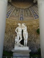 Boboli-Garten, eine Grotte empfängt den Besuch und spendet Kühlung. 