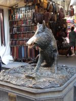 Das Glücksschwein, das unsere Wiederkehr nach Florenz sicher soll, haben wir kurz für uns alleine.