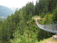 schwindelerregende Hängebrücke