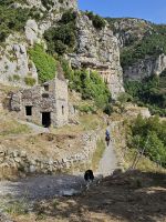 die Einheimischen gehen nicht zu Fuß sondern nehmen ihr Muli