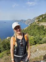 happy bei der Aussicht