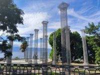 Lungomare Reggio 46 Säulen von Edoardo Tresoldi