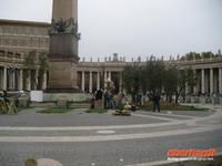 Ostervorbereitungen am Petersplatz