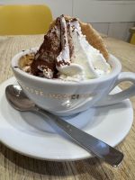 Eis- u. Kaffeepause am Trevibrunnen muss sein
