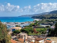 Blick auf den Hafen von Tropea 