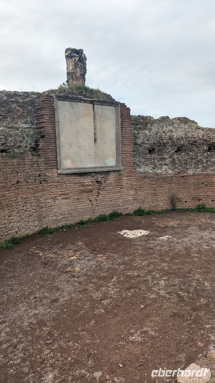 vor dieser Wand stand der Kaiserthron