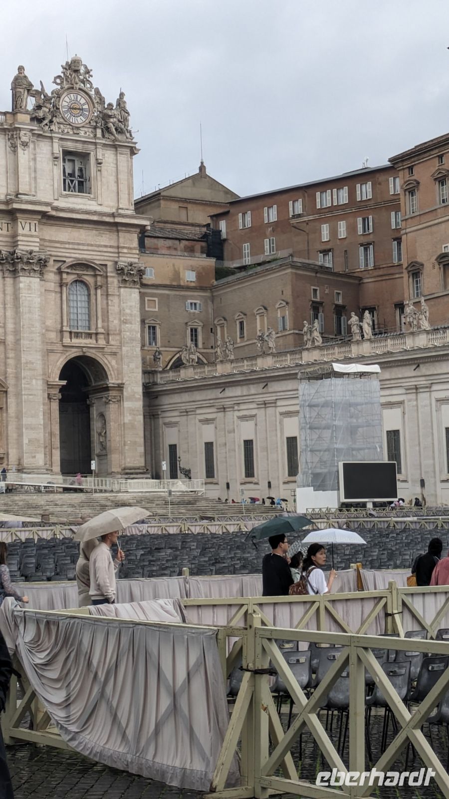 Blick auf das Dach wo bei der Papstwahl weißer oder schwarzer Rauch aufsteigt