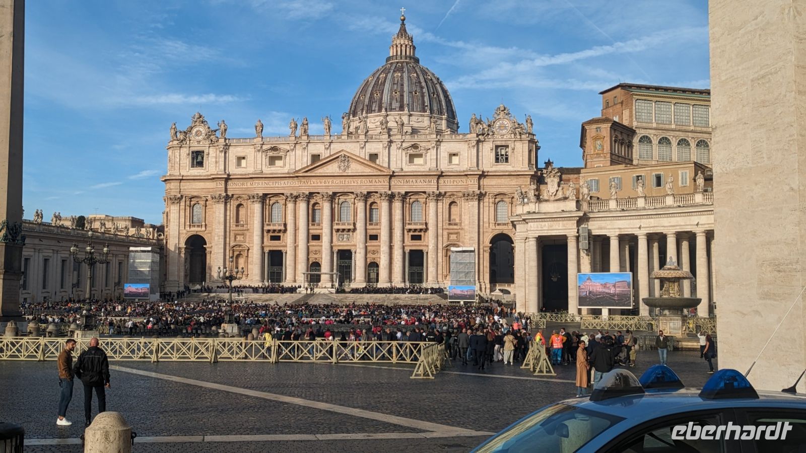 Petersplatz mit Gläubigen vor Beginn der Audienz