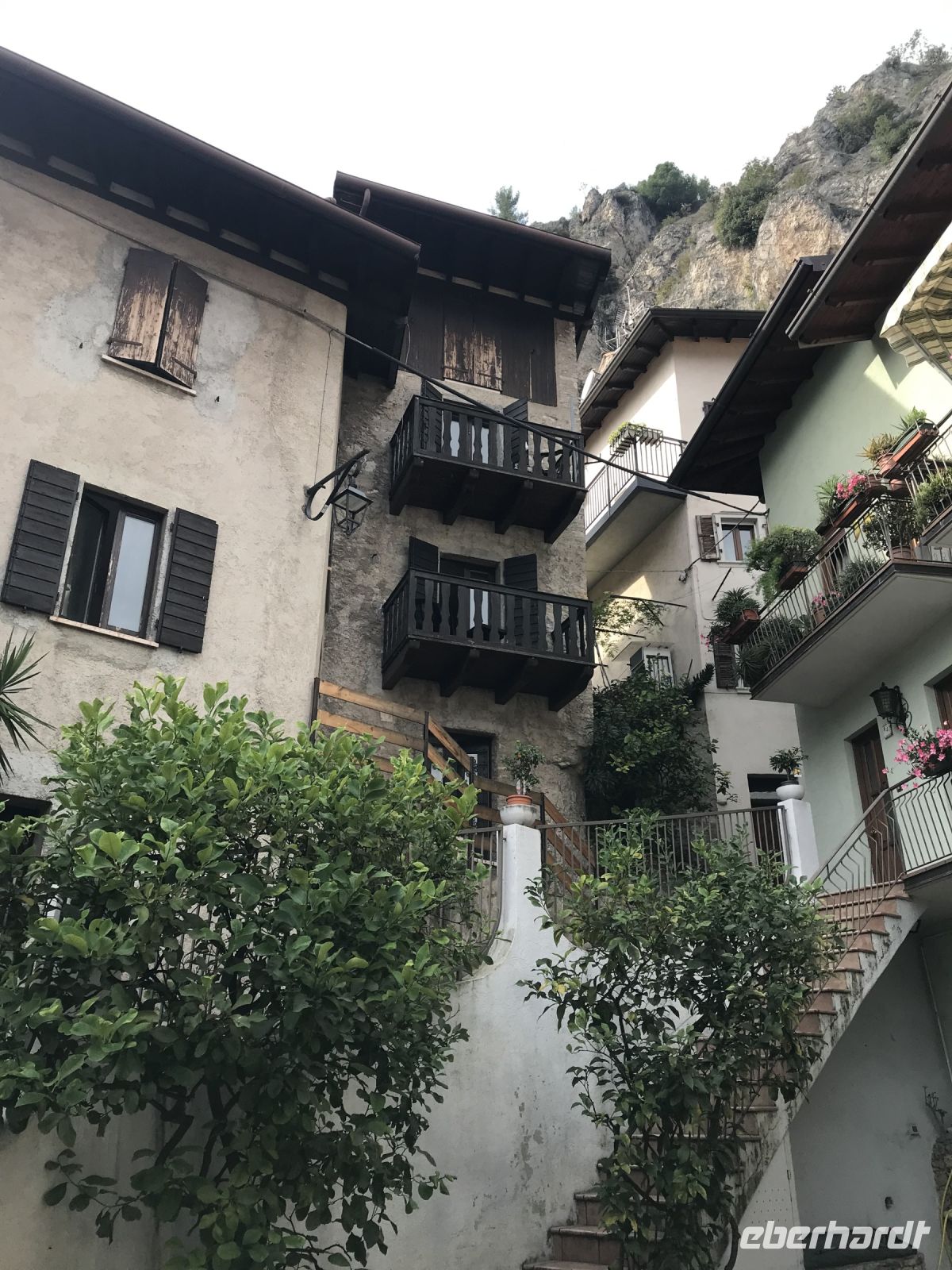 Wanderreise am Gardasee 13.10.24 hübsche verwinkelte schmale Wohnhäuser