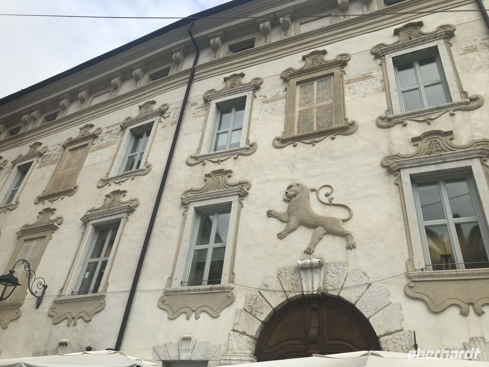 Wanderreise Italien 17.10.2024 Riva -prägende Hausfassaden 