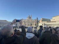 Petersdom mit Audienz des Papstes 