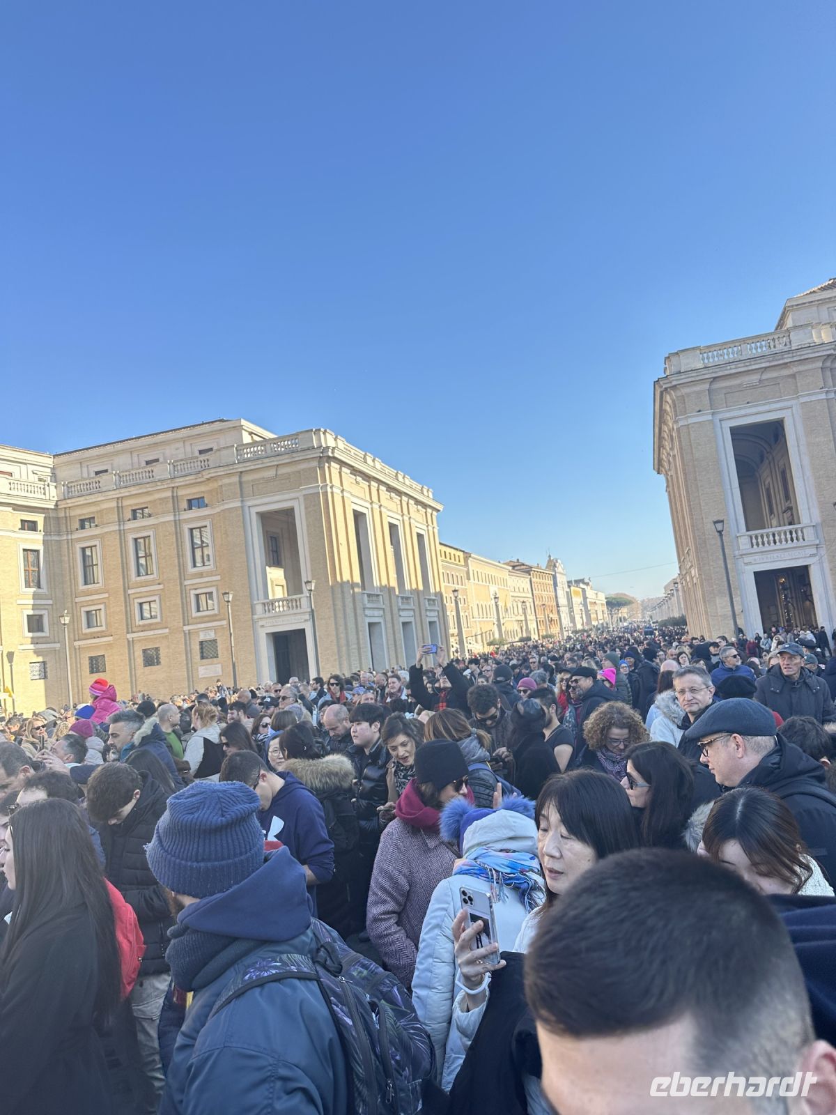 Besucher aus aller Welt bei der Audienz vom Papst 