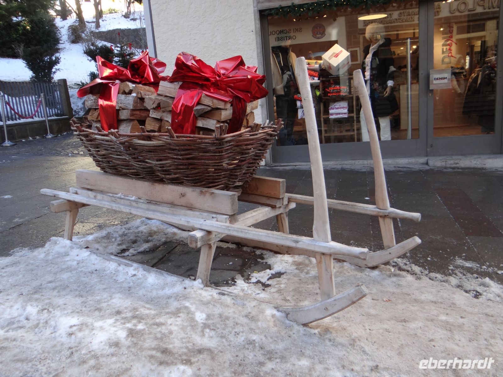 St. Ulrich, auf den Schlitten wurde früher transportiert, was möglich war