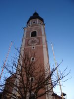 Kastelruth, der Glockenturm ragt in den Himmel