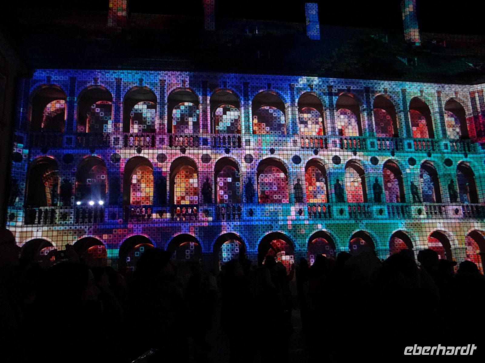 Brixen, auch die Seiten werden in das Spiel einbezogen