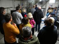 St. Leonhard, Martinerhof, Gruppenfoto im Braukeller