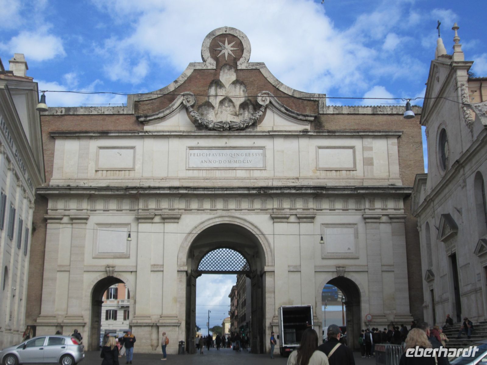 Stadttor an der Piazza del Popolo