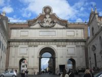 Stadttor an der Piazza del Popolo