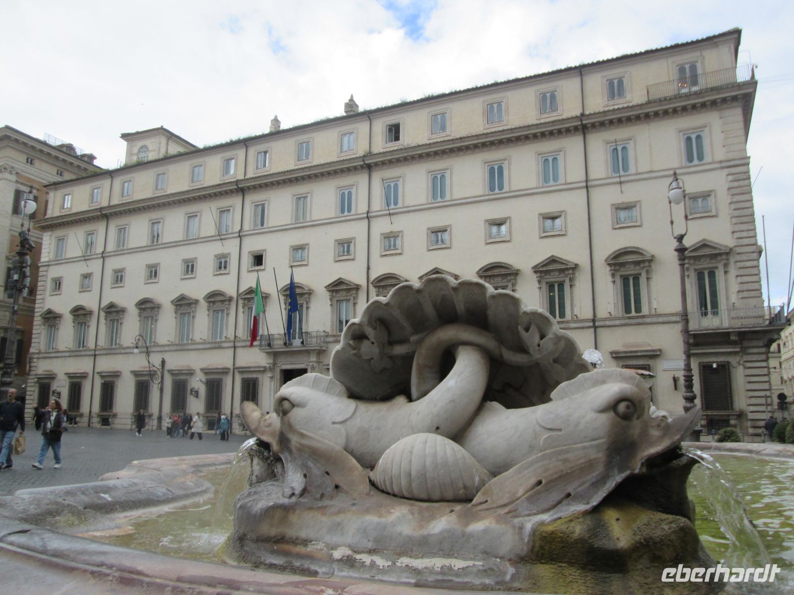 Brunnen und Palazzo Chigi (G. Meloni)