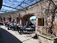 Café in der Engelsburg, Rom im März. Foto: Anette Rietz