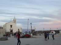 Marina Corta: Kirche am Meer mit Krippe