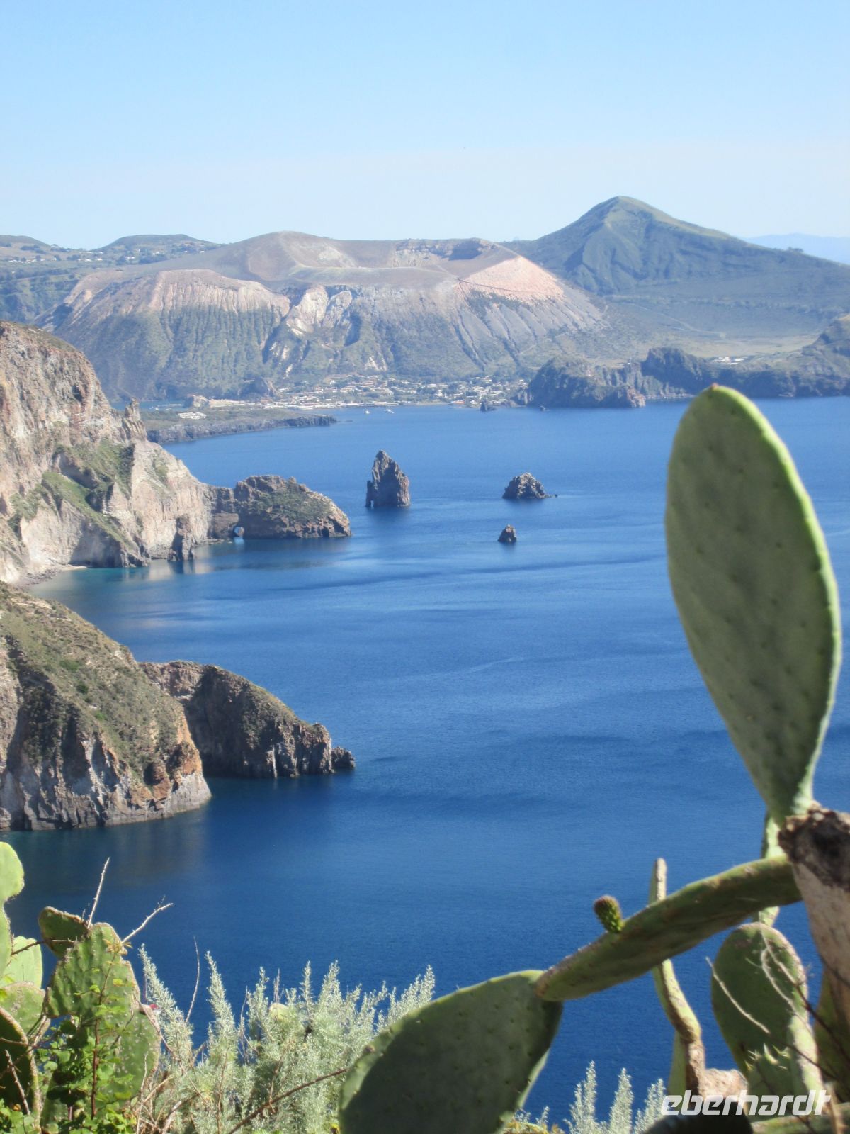 Lipari's Ostküste mit Fraglioni