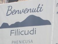 Begrüßung am Hafen: Filicudi, das antike Phenicusa, älteste äolische Insel