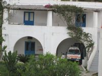 der Notarzt mit Krankenwagen auf Panarea