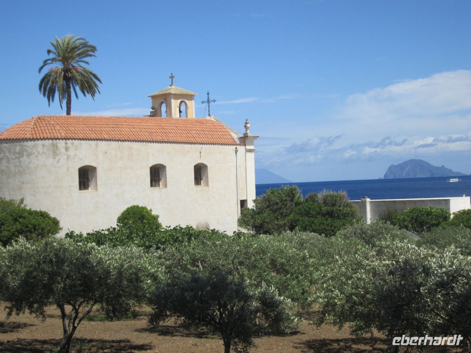 Lingua auf Salina mit Blick auf Panarea