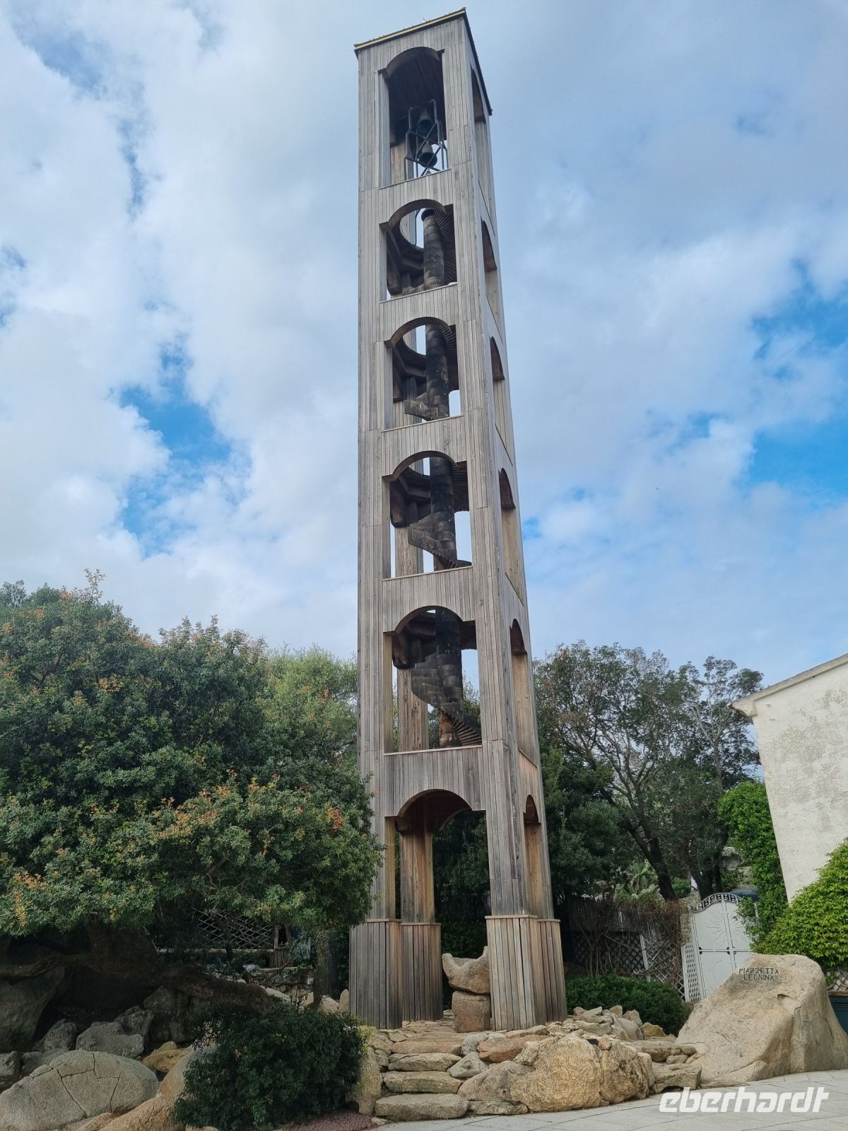 Costa Smeralda - Porto Rotondo (Glockenturm aus Pinienholz der Kirche San Lorenzo