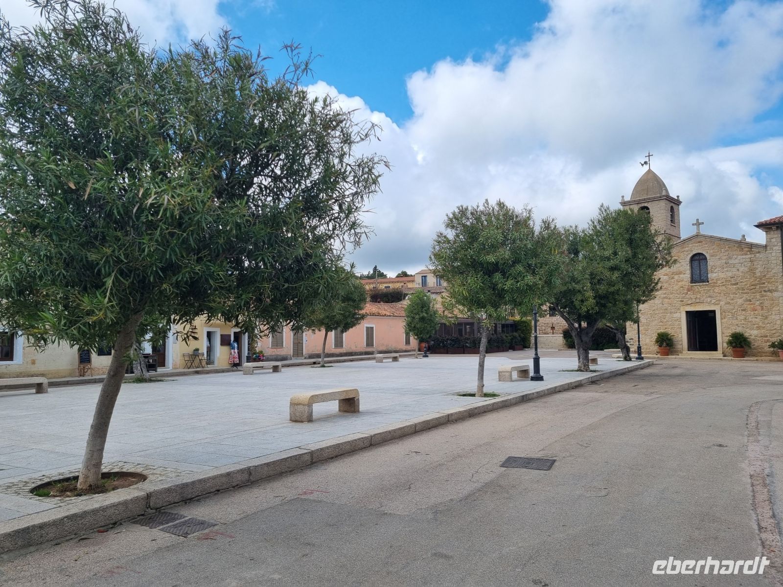 San Pantaleo - Piazza della chiesa