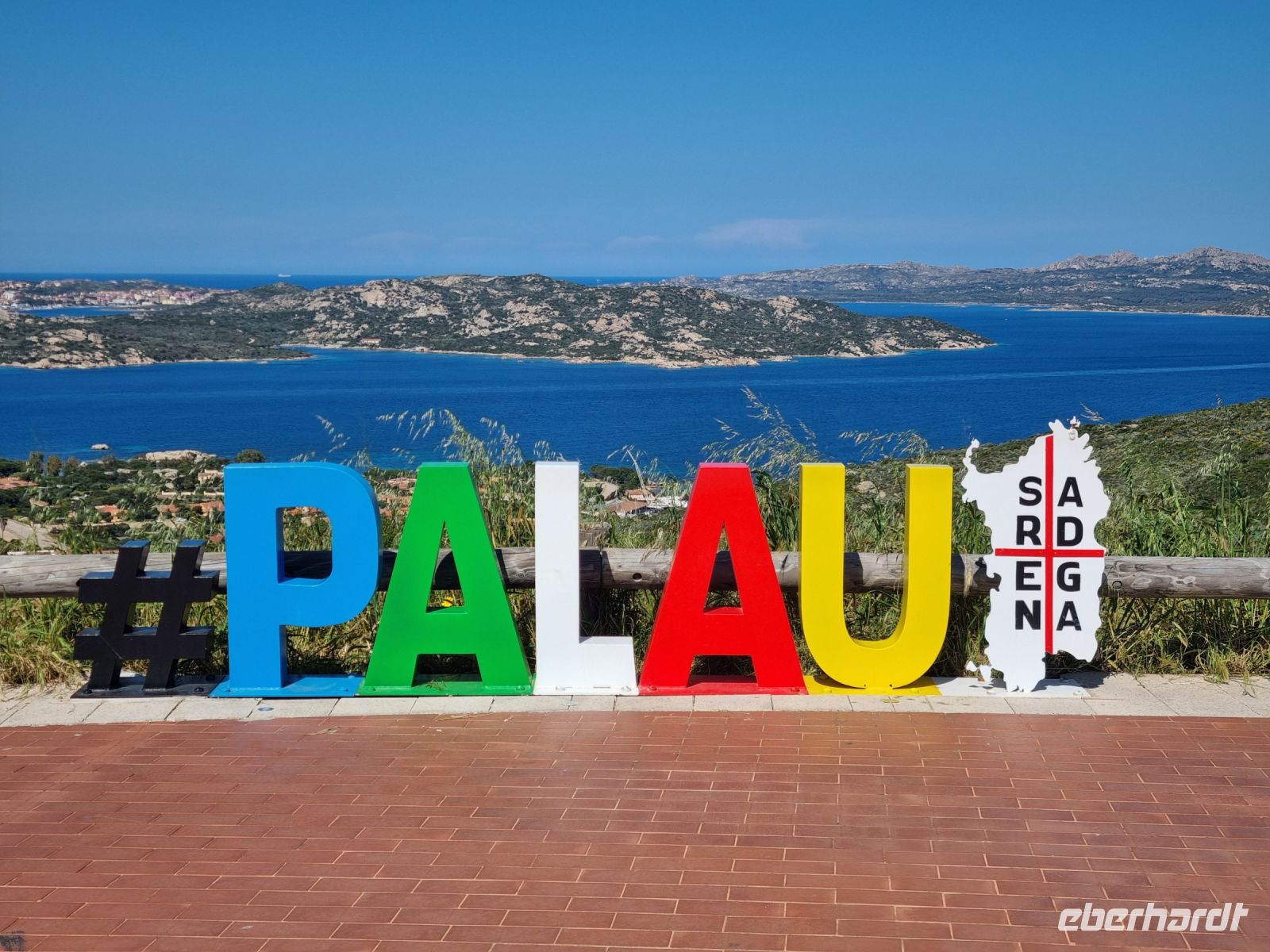 Palau mit Blick auf das Maddalena-Archipel