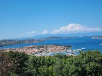 Palau mit Blick auf das Maddalena-Archipel 