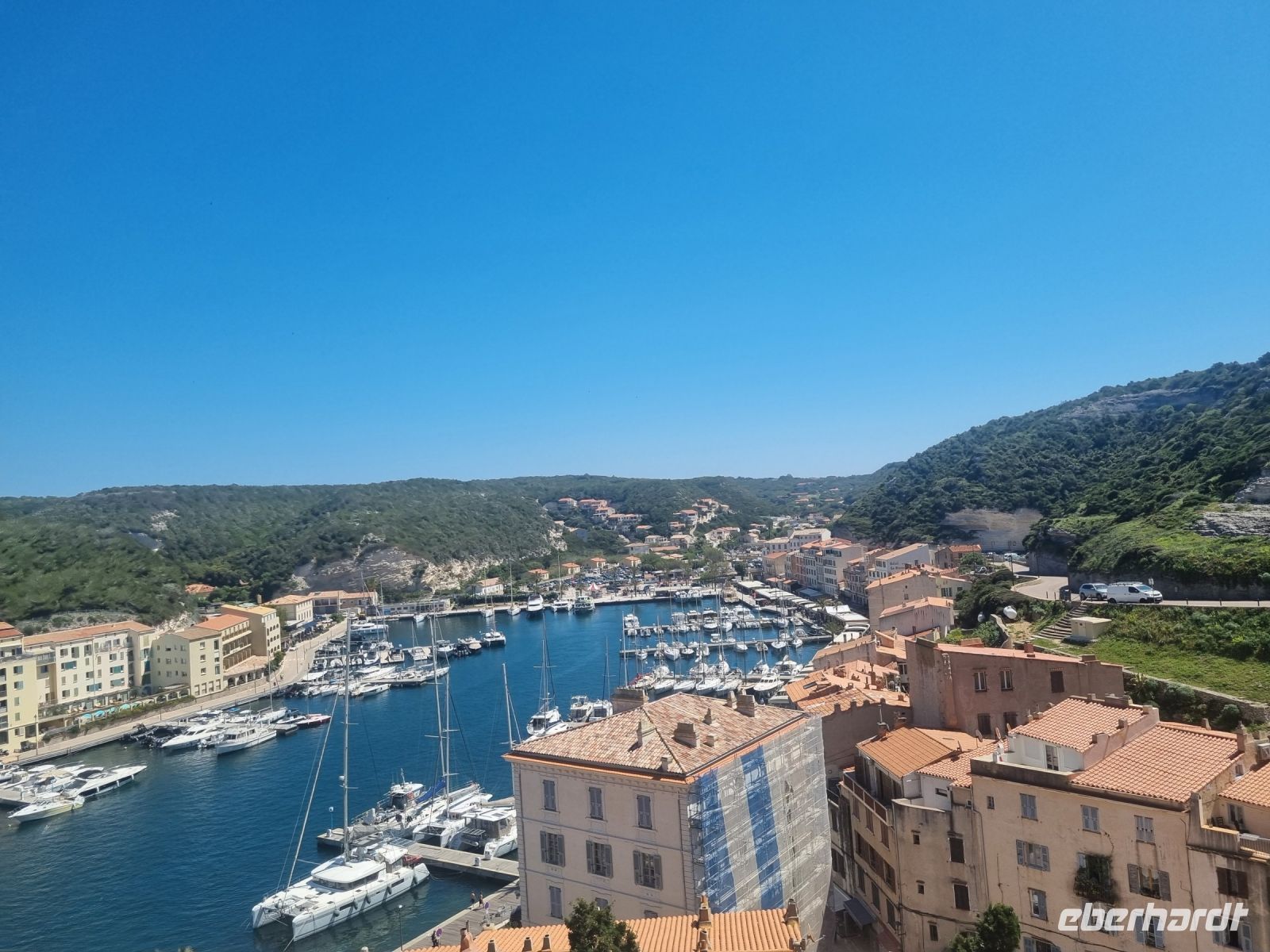Bonifacio - Blick zum Hafen in der Unterstadt
