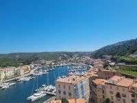 Bonifacio - Blick zum Hafen in der Unterstadt