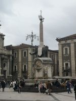 Elefantenbrunnen - eine Weltberühmtheit aus Lavablock aus der Römerzeiten .....