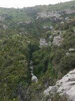 Ganz unten wie ein schmales Band die Fluss Anapo