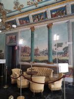 Man pflegte ein Kaffee in einem Salon zu geniessen ...