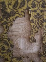 An die Tapeten nagert schön langsam der Zahn der Zeit....